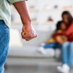 ενδοοικογενειακή βία