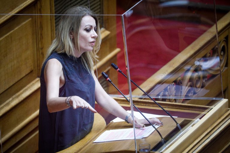 Ανεξαρτητοποιήθηκε η βουλευτής του ΣΥΡΙΖΑ Αγγελική Αδαμοπούλου