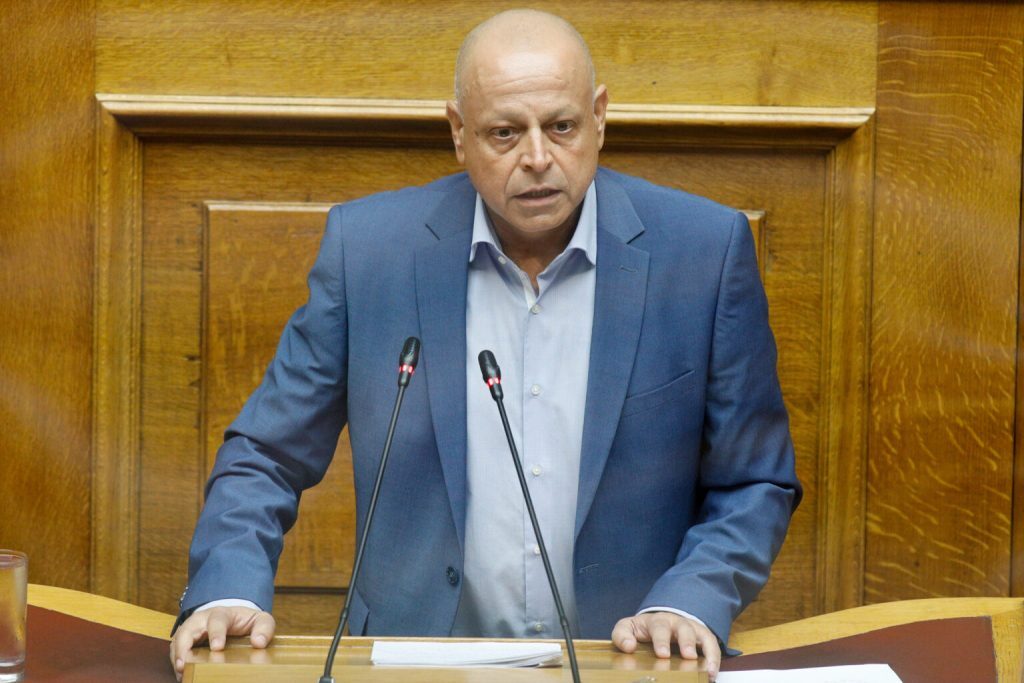 Νεκτάριος Σαντορινιός: Δημοσία δαπάνη σήμερα η κηδεία του