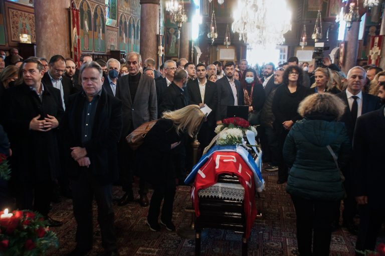 Νεκτάριος Σαντορινιός: Το τελευταίο αντίο στον βουλευτή του ΣΥΡΙΖΑ – Παρευρέθη ο Αλέξης Τσίπρας [βίντεο]