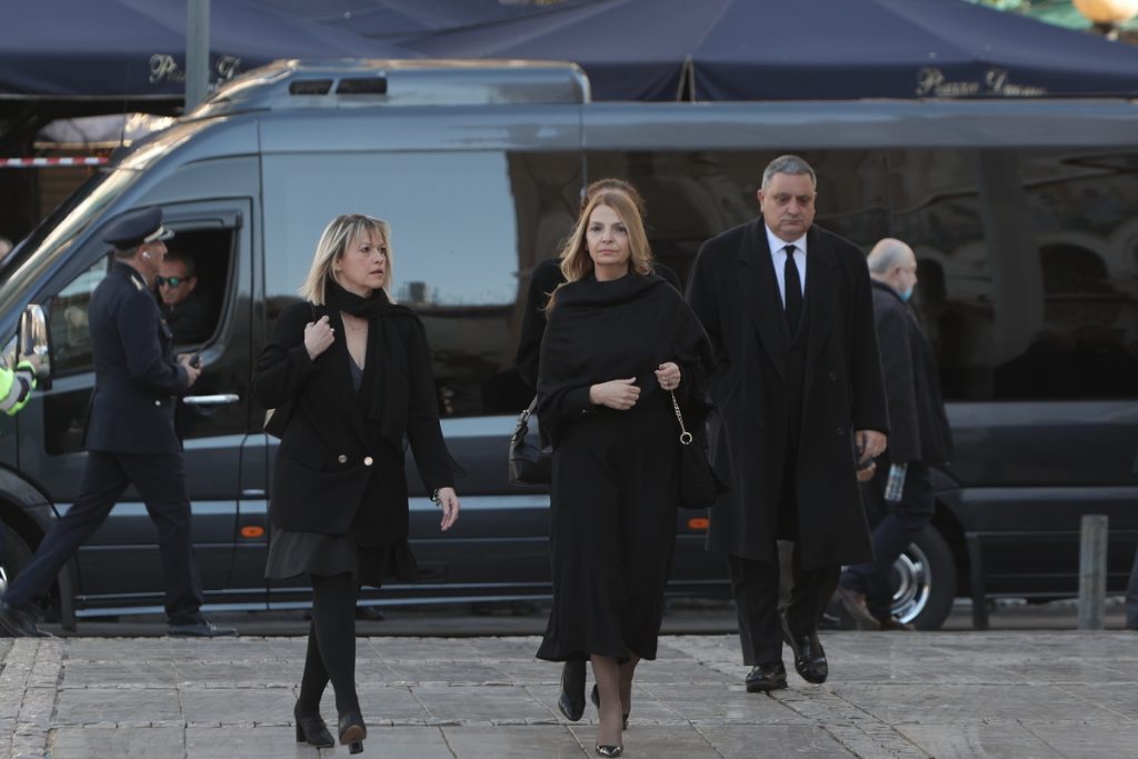 Μνημόσυνο τέως βασιλιά Κωνσταντίνου: Που διεκόπη η κυκλοφορία των οχημάτων