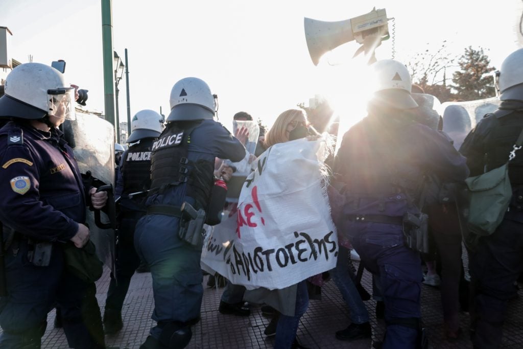 Μέγαρο Μουσικής: Ένταση στη συγκέντρωση διαμαρτυρίας εκπαιδευτικών