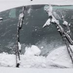 Γιατί επιβάλλεται να σηκώνουμε τους υαλοκαθαριστήρες όταν χιονίζει ή έχει παγετό;