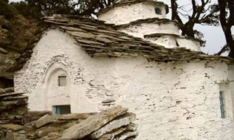 Απίστευτο! Έκλεψαν την περίφραξη του Αγίου Ονουφρίου στην Ικαρία