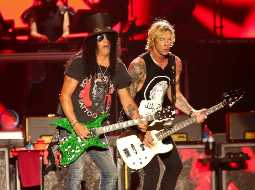 Το εμβληματικό συγκρότημα Guns N’ Roses έρχεται στην Ελλάδα – Η συναυλία που θα αφήσει εποχή σ