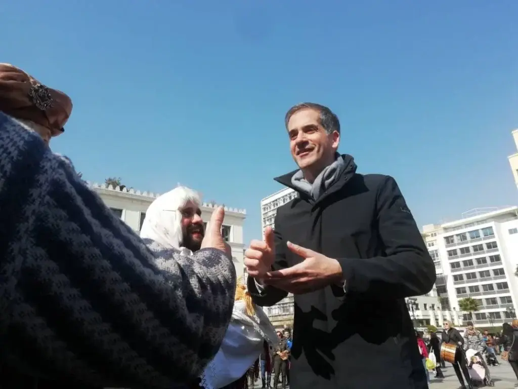 Τσικνοπέμπτη: Τσίκνισε όλη η Αθήνα μετά από τρία χρόνια – Οι εορταστικές εκδηλώσεις