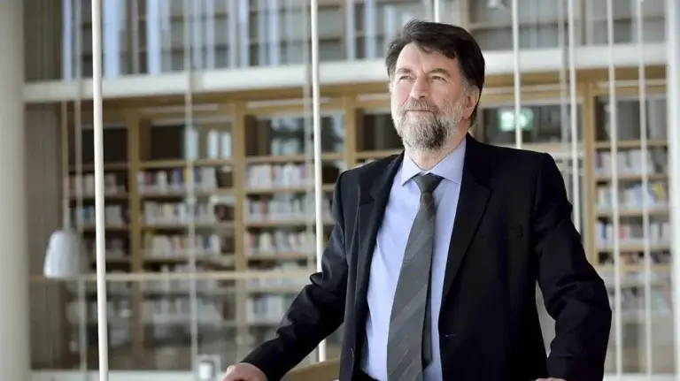 Φίλιππος Τσιμπόγλου: Πέθανε ο γενικός διευθυντής της Εθνικής Βιβλιοθήκης