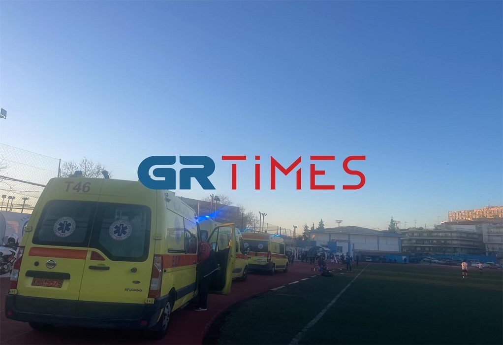Θεσσαλονίκη: 18χρονος υπέστη ανακοπή καρδιάς ενώ έπαιζε ποδόσφαιρο με φίλους του – Αγωνιώδεις οι προσπάθειες των γιατρών 