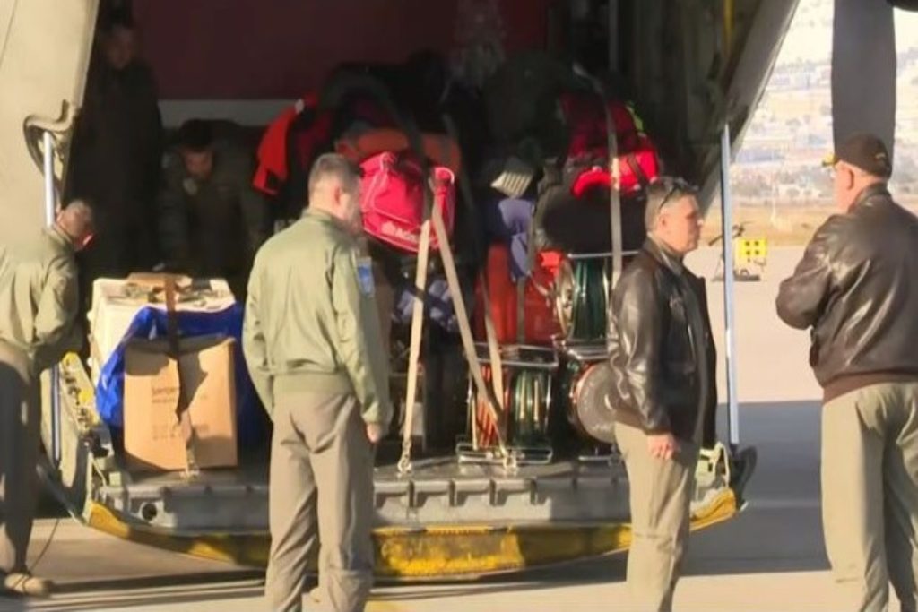 Σεισμός στην Τουρκία: Επέστρεψε στην Ελευσίνα το C-130 που μεταφέρει την 2η ΕΜΑΚ [βίντεο]