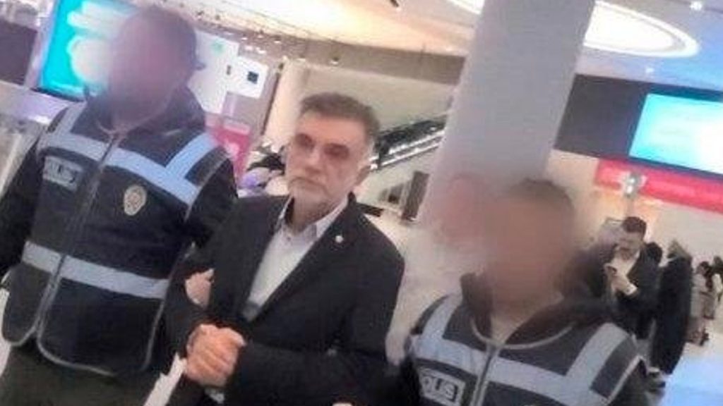 Σεισμός στην Τουρκία: Συνελήφθη εργολάβος πολυτελούς κτιρίου που κατέρρευσε – Προσπαθούσε να δ
