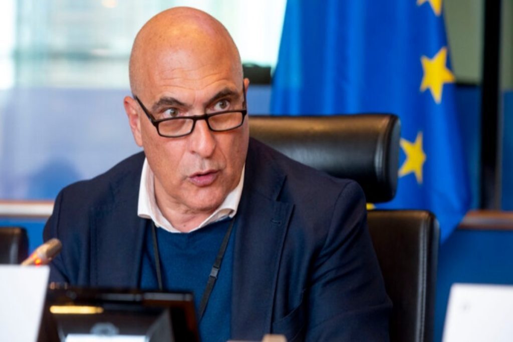 Qatargate: Ένταλμα σύλληψης για τον Αντρέα Κοτσολίνο