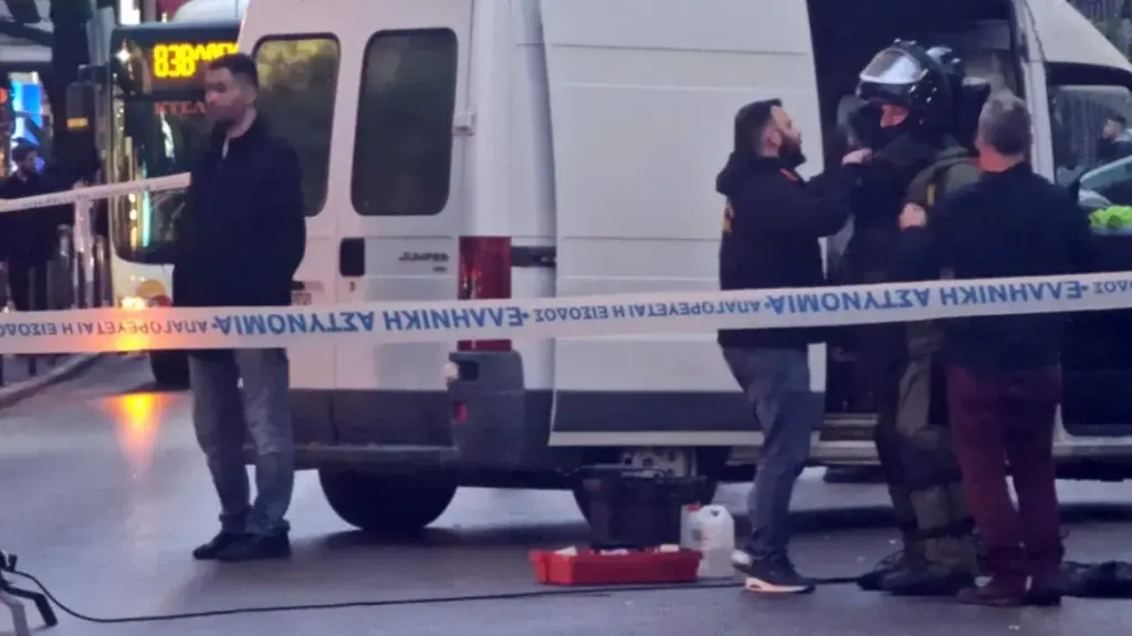 Θεσσαλονίκη: Έγινε ελεγχόμενη έκρηξη στην ύποπτη μαύρη σακούλα μπροστά από το ρωσικό προξενείο [βίντ