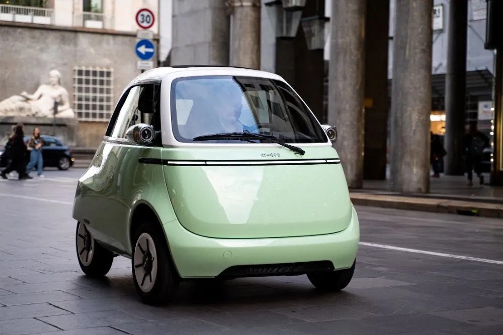 Microlino: Το ανατρεπτικό microcar έφτασε στην Ελλάδα