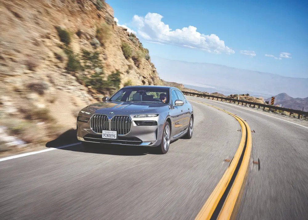 BMW i7: Η χαρά της φόρτισης