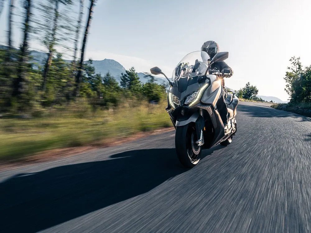Kymco AK 550 Premium: Κορυφαίος εξοπλισμός και χρηστικότητα