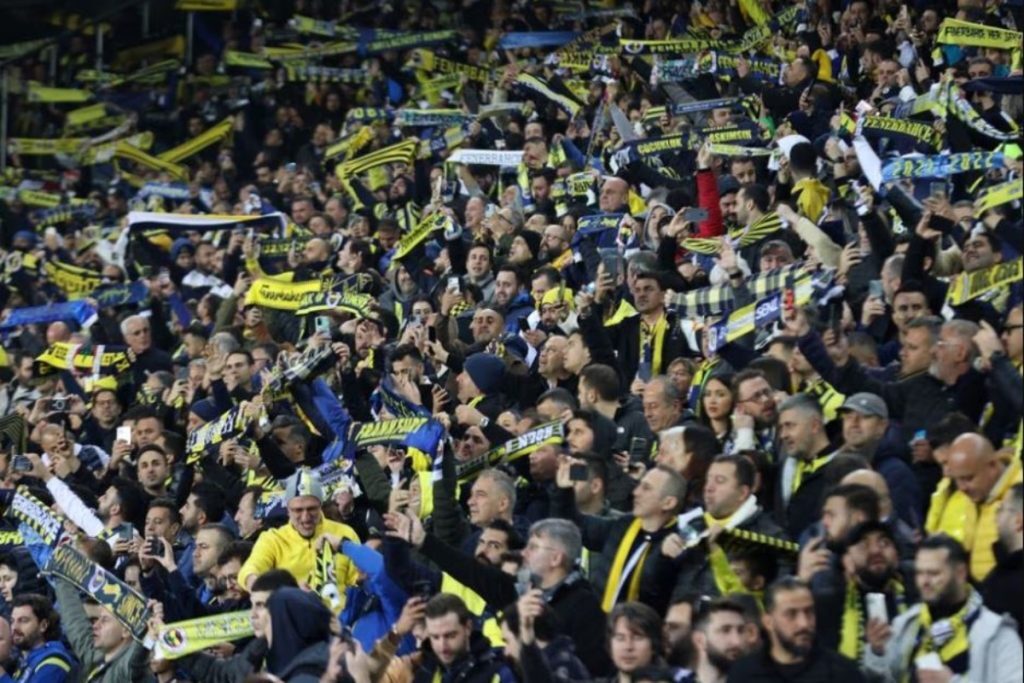 Τουρκία: «Πόλεμος» Ερντογάν με οπαδούς της Φενέρ – Τους απαγορεύουν να δουν εκτός έδρας ματς γιατί ζ