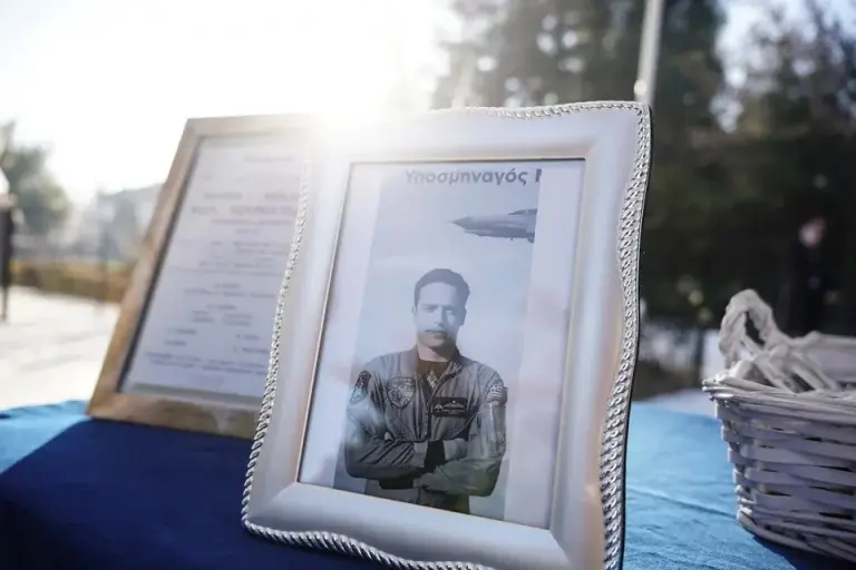 Πέτα ψηλά αϊτέ – Σπάραξε η Ελλάδα αποχαιρετώντας τον Μάριο Μιχαήλ Τουρούτσικα [εικόνες & βίντεο]