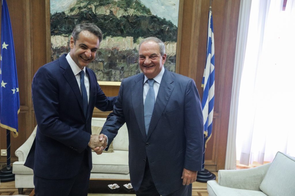 Μητσοτάκης: Το «ευχαριστώ» στον Καραμανλή για τη διαχρονική του προσφορά – «Θα είναι παρών στην προεκλογική μάχη»