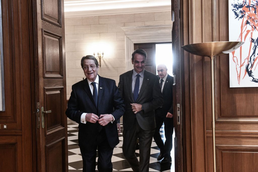 Μητσοτάκης-Αναστασιάδης στο Μέγαρο Μαξίμου – Θα επισκεφθούν το Μάτι