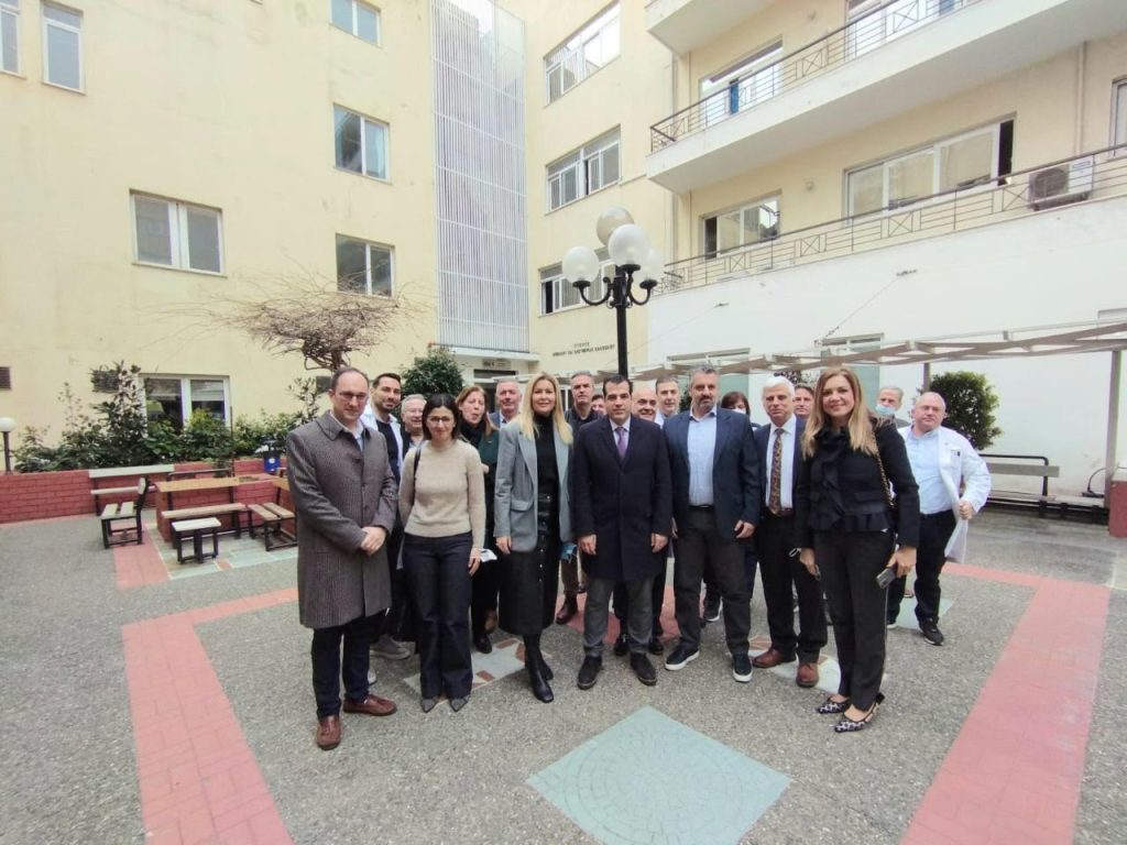 Ημέρα Κατά του Καρκίνου: Επίσκεψη του Θάνου Πλεύρη στον «Άγιο Σάββα»