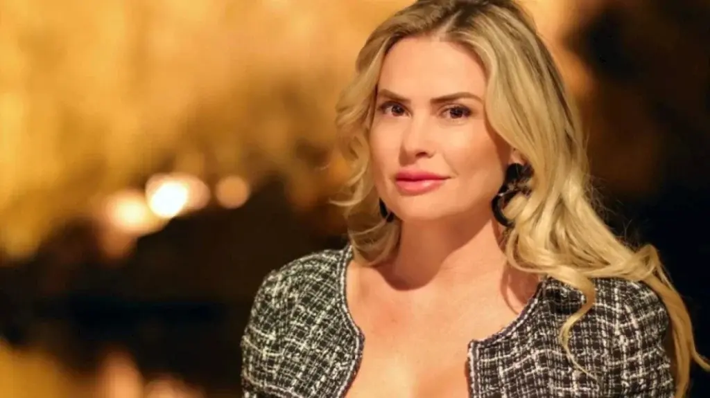 Εκβιάζουν την αντιδήμαρχο Βάρης, Βούλας, Βουλιαγμένης με ψεύτικες γυμνές φωτογραφίες