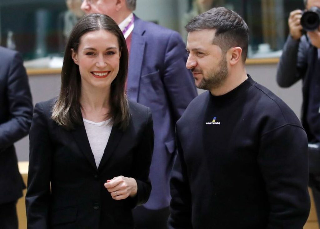 Βολοντίμιρ Ζελένσκι: Οι αγκαλιές και οι selfies με την Σάνα Μαρίν – Θερμή η Υποδοχή του στην Σ