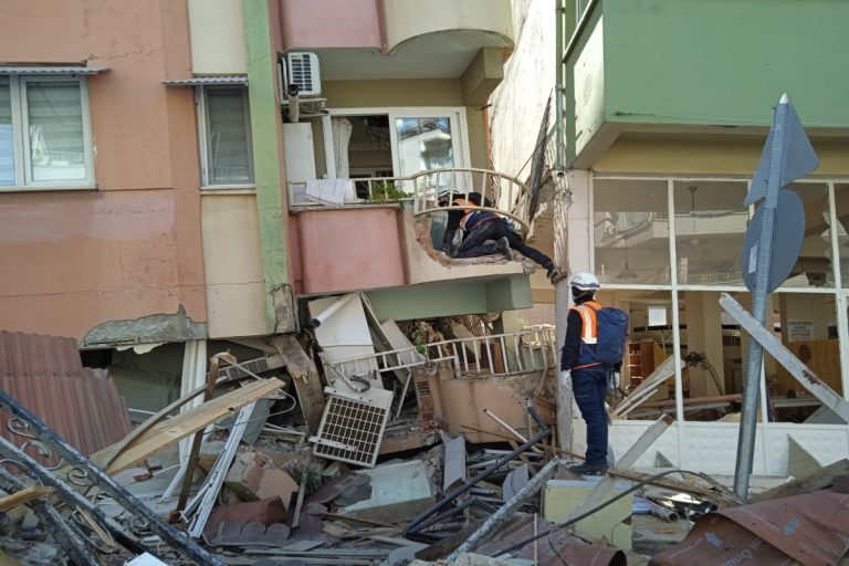 Τουρκία: Τρεις άνθρωποι ανασύρθηκαν ζωντανοί από τα ερείπια 296 ώρες μετά τον σεισμό!