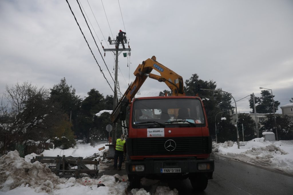 Συναγερμός στα Βίλια: Εγκλωβισμένα τέσσερα άτομα – Συναγερμός στην Πυροσβεστική