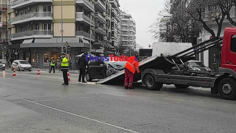 Θεσσαλονίκη: Τροχαίο στην Τσιμισκή – Φορτηγό καρφώθηκε σε αυτοκίνητο[Βίντεο]