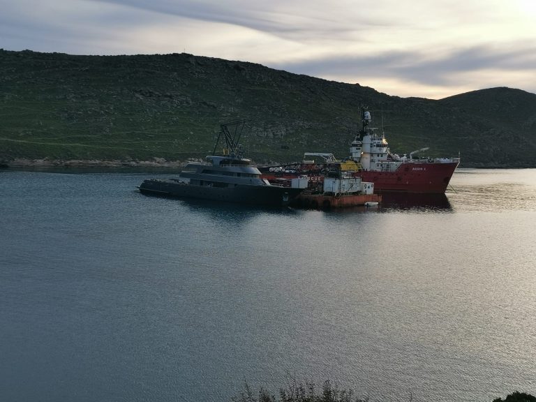 Κύθνος: Έτοιμη για απόπλου η διάσημη θαλαμηγός «007» του Τζέιμς Μποντ [Βίντεο]