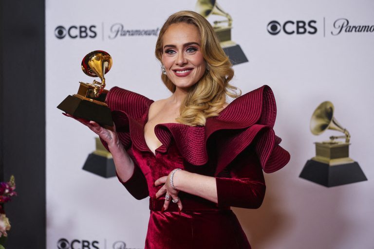 Adele: Στο lockdown, ήπια τουλάχιστον τέσσερα μπουκάλια κρασί, στις 11 το πρωί