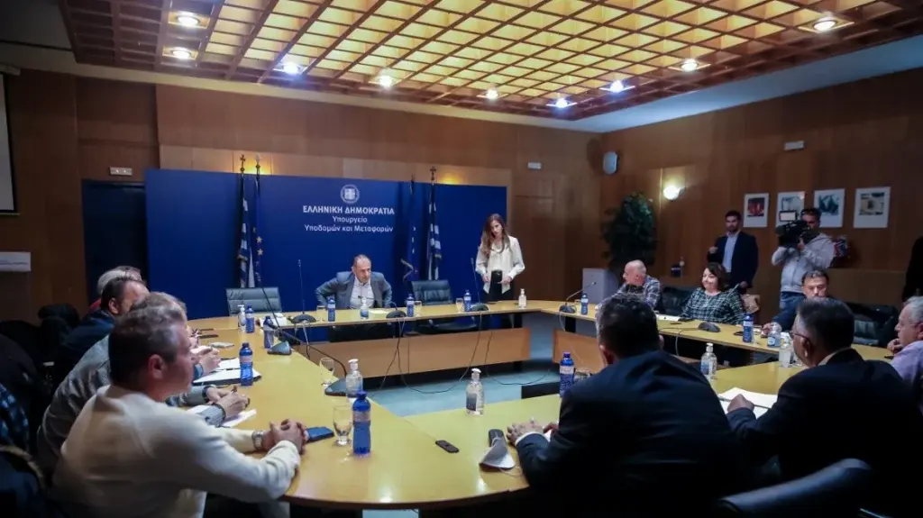 Συνάντηση Γεραπετρίτη – σιδηροδρομικών για την ασφαλή επανεκκίνηση των τρένων