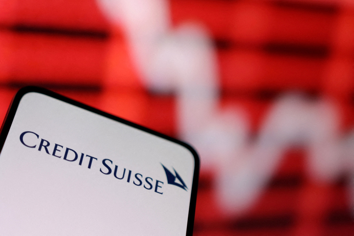 Financial Times: Η UBS συζητά την εξαγορά της Credit Suisse