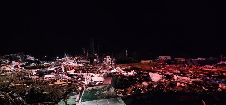 Ανεμοστρόβιλος ισοπέδωσε περιοχές στο Μισισίπι: Αναφορές για νεκρούς και τεράστιες καταστροφές