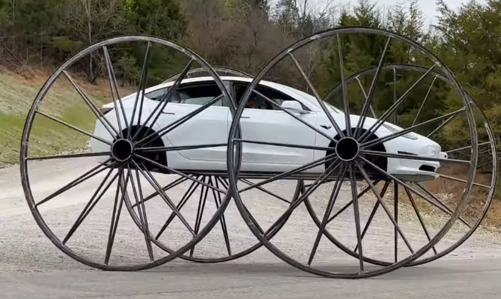 Tesla Model 3 μετατρέπεται σε… άμαξα!