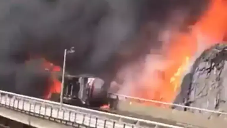 Σαουδική Αραβία: Εικόνες σοκ από το τροχαίο λεωφορείου με 20 νεκρούς