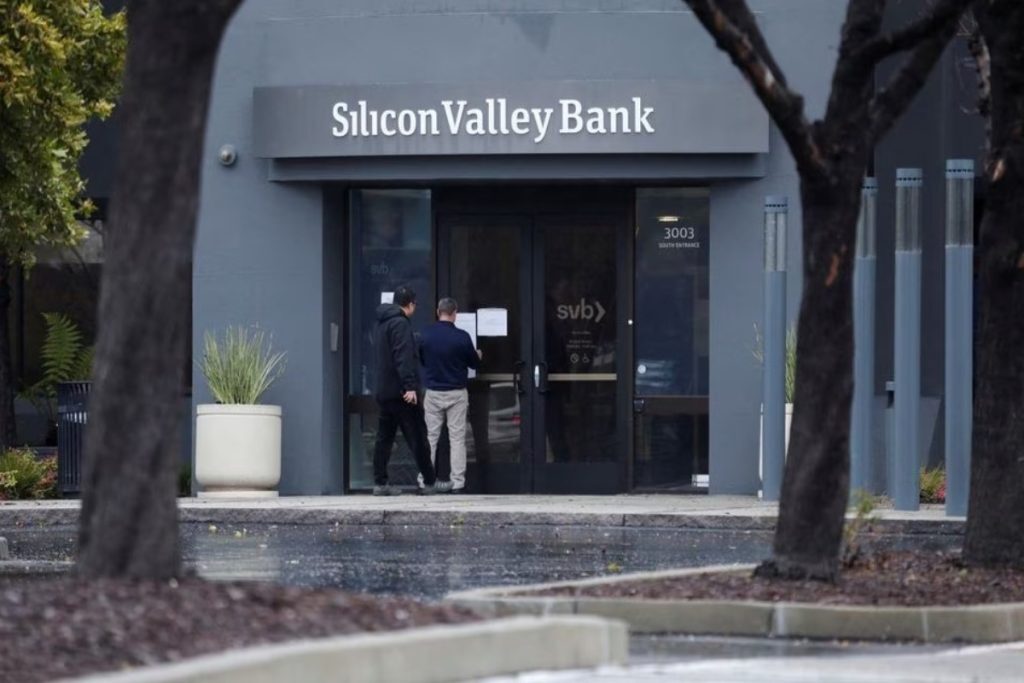 Silicon Valley Bank: Παγκόσμιος συναγερμός στις αγορές μετά το «λουκέτο» – Η μεγαλύτερη πτώχευ