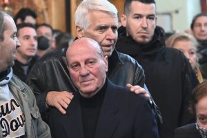 Μίμης Παπαϊωάννου: Υποκλίθηκε με δάκρυα στα μάτια ο Δομάζος – Η ιστορία της φανέλας με το νούμερο «10» [βίντεο]