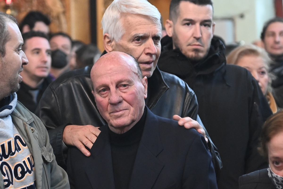 Μίμης Παπαϊωάννου: Υποκλίθηκε με δάκρυα στα μάτια ο Δομάζος – Η ιστορία της φανέλας με το νούμερο «10» [βίντεο]