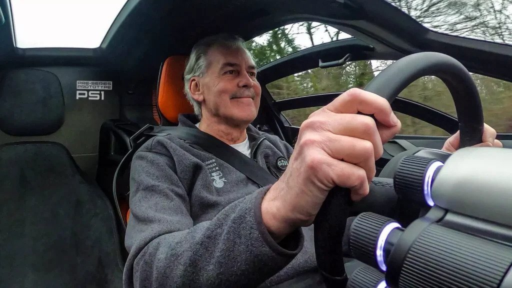 O Gordon Murray δοκιμάζει το νέο T.50!
