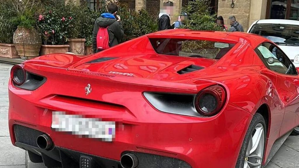 Αμερικάνος τουρίστας με Ferrari σκόρπισε τον τρόμο σε πεζόδρομο της Φλωρεντίας