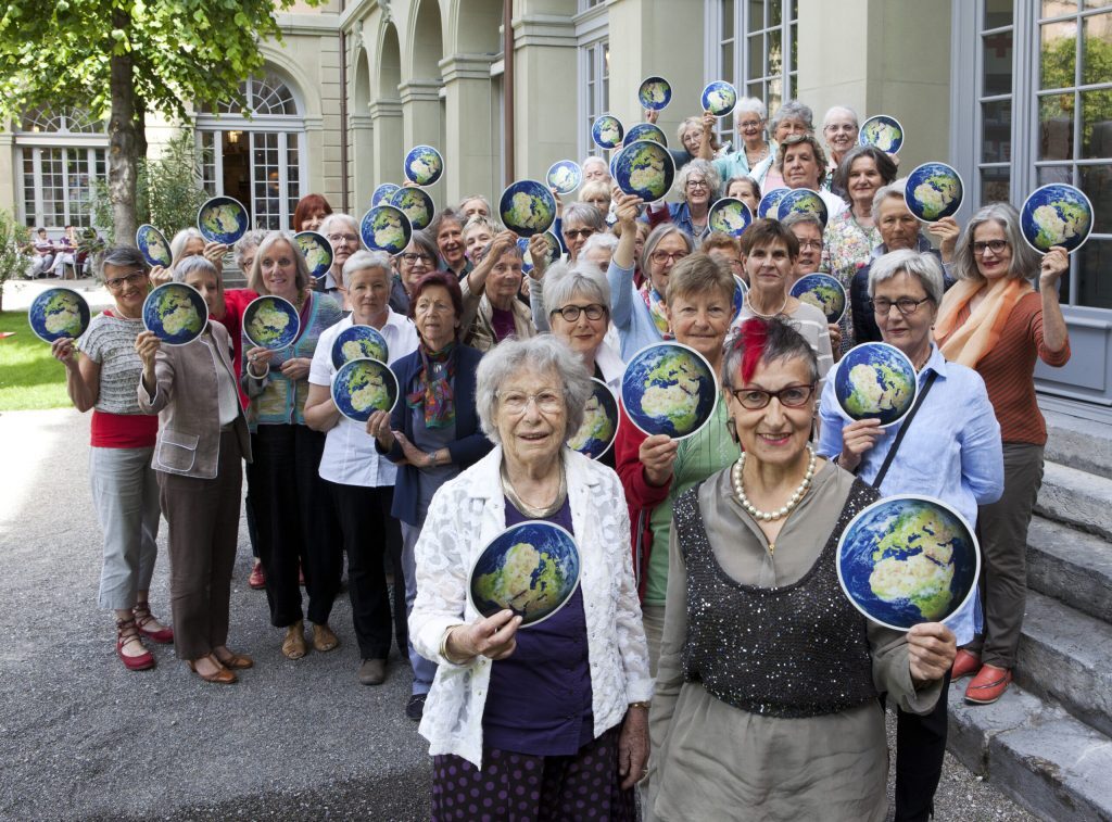KlimaSeniorinnen: Δικάζονται σήμερα οι οικολόγοι γιαγιάδες της Ελβετίας!