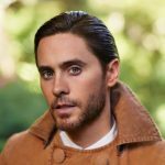 Τζάρεντ Λέτο: Πόζαρε ημίγυμνος στον καθρέφτη και οι κοιλιακοί του…έλιωσαν τα social