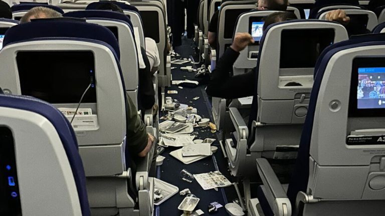 Αεροπλάνο της Lufthansa χτυπήθηκε από κεραυνό – Επτά τραυματίες από τις σφοδρές αναταράξεις