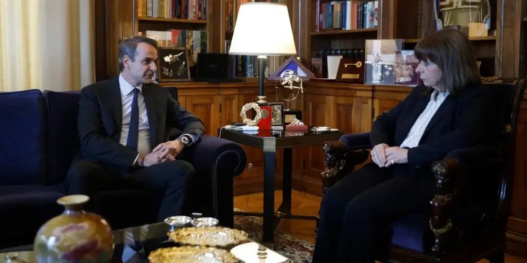 Μητσοτάκης σε Σακελλαροπούλου για τα Τέμπη: Να διασφαλίσουμε ότι η έρευνα για τα αίτια της τραγωδίας