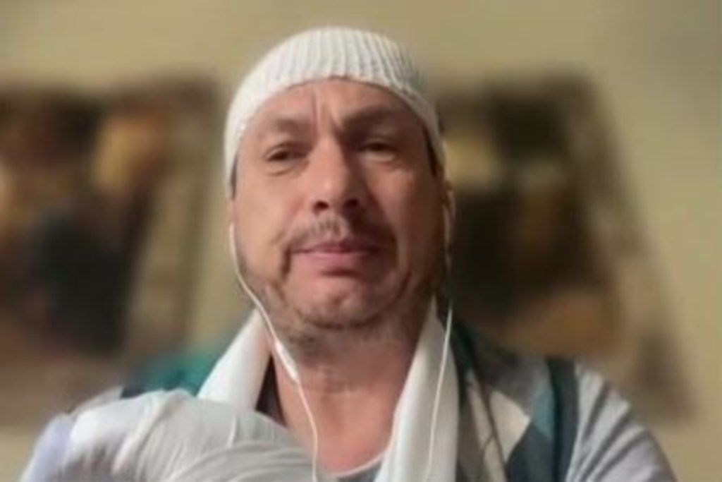 Σταύρος Νικολαΐδης: Δάκρυσε ο ηθοποιός στον αέρα του ΣΚΑΪ – Με μπαταρισμένο κεφάλι και σπασμέν
