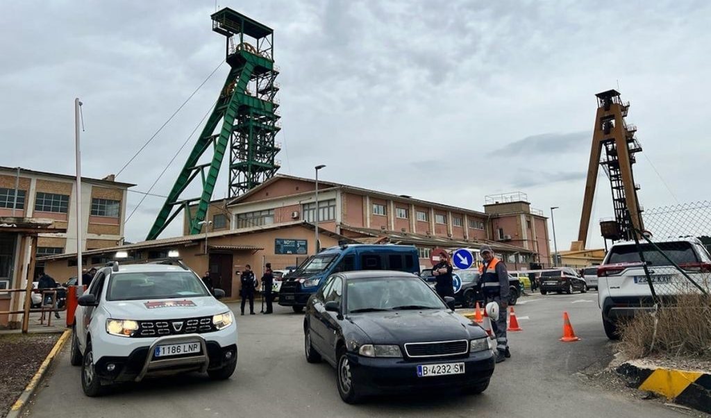 Ισπανία: Τρεις άνθρωποι εγκλωβίστηκαν σε ορυχείο στα 900 μέτρα – «Αγώνας δρόμου» για να σωθού