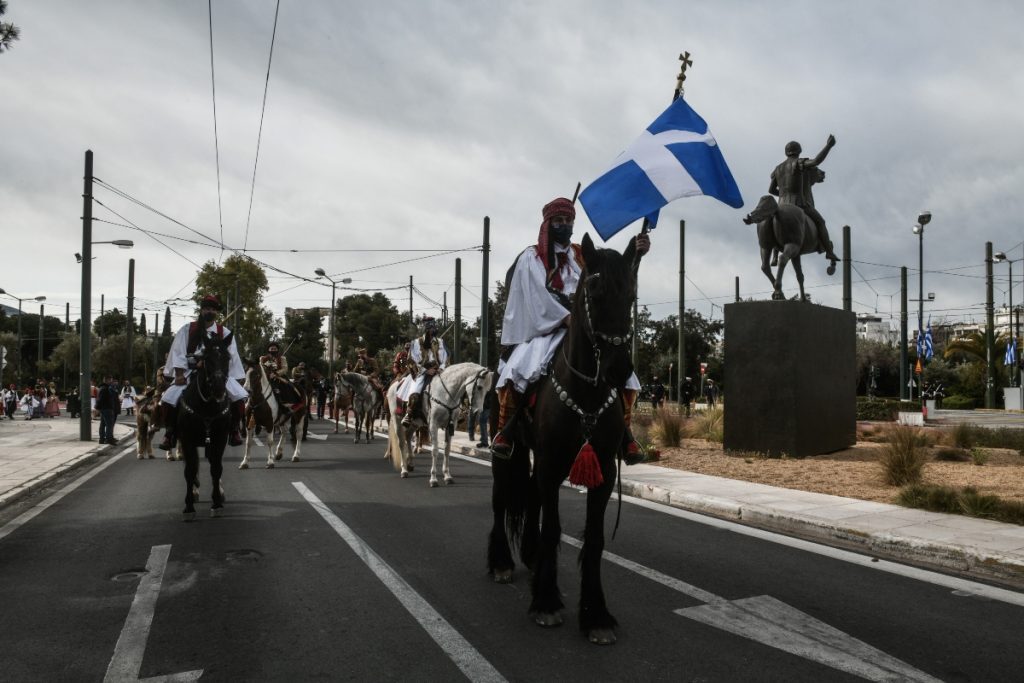Καιρός 25η Μαρτίου: Με ηλιοφάνεια οι παρελάσεις σε όλη τη χώρα – Πού θα βρέξει