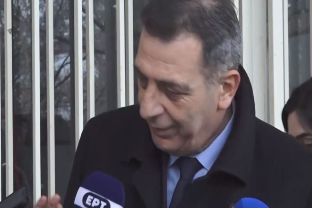 Τραγωδία στα Τέμπη: «Είναι συντετριμμένος, δεν μπορεί να σηκώσει το βάρος της ευθύνης» – Τι λέ