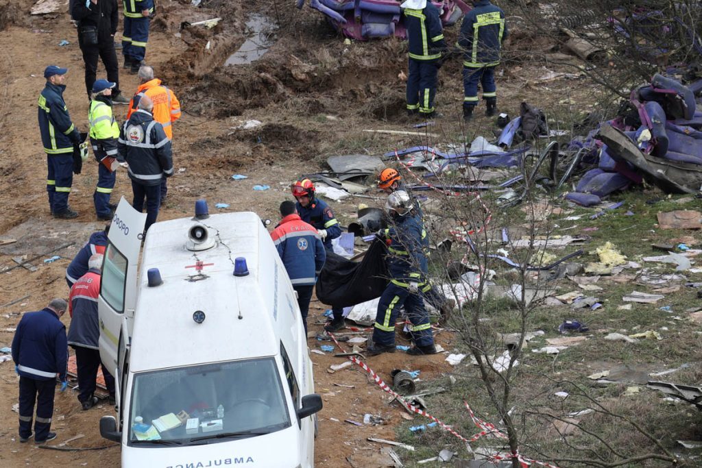 Τραγωδία στα Τέμπη: Λεπτό προς λεπτό οι εξελίξεις για τη φονική σύγκρουση